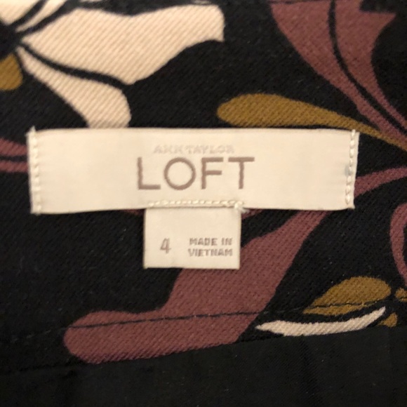 LOFT Floral Stretch Pencil Skirt - Picture 4 of 5